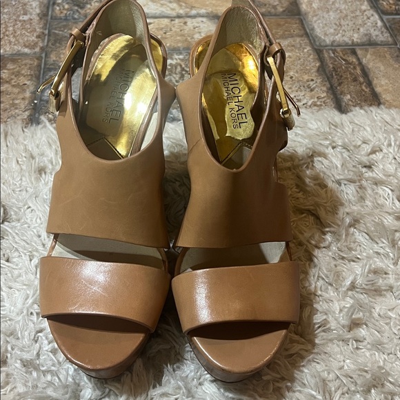 MICHAEL Michael Kors Tan Wooden Platform Wedge Gold Buckle 7.5 - Picture 10 of 11